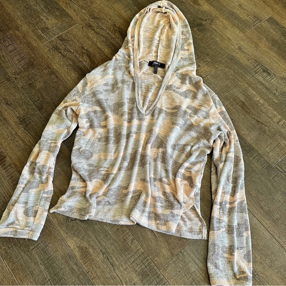 Jupee Size Small Hooded Long Sleeved Sweater Jacket Top Pink Camo Pattern Vneck